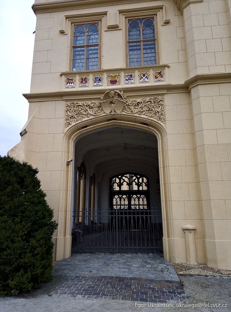 Building with a gate