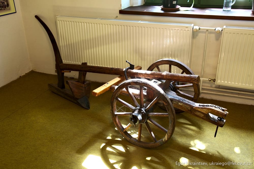 Old wooden wheel