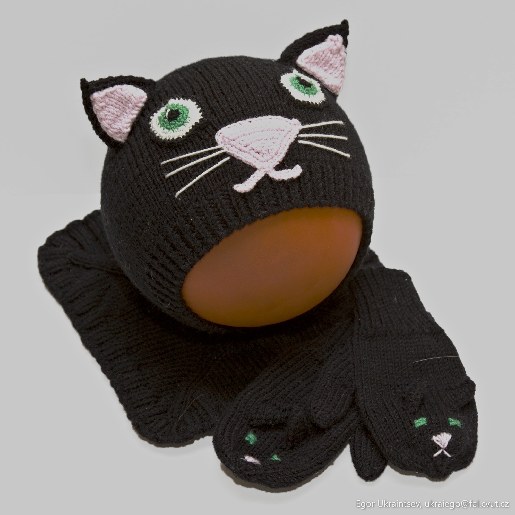 Black cat hat and mits