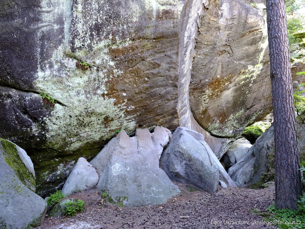 Rock formations along the trail