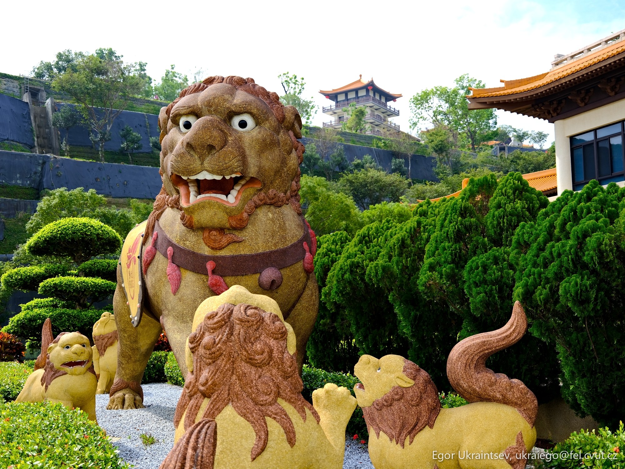Statue of a dog