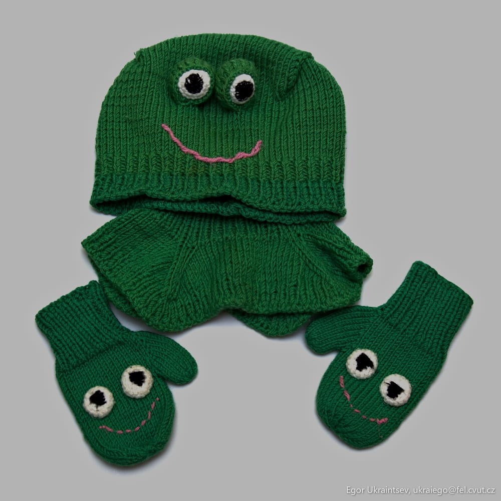 Green knitted frog hat