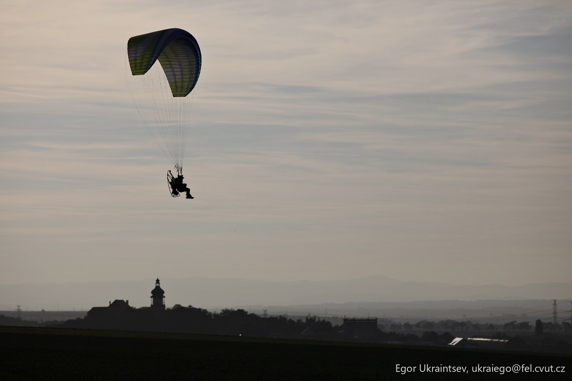 Person parasaiing in the sky