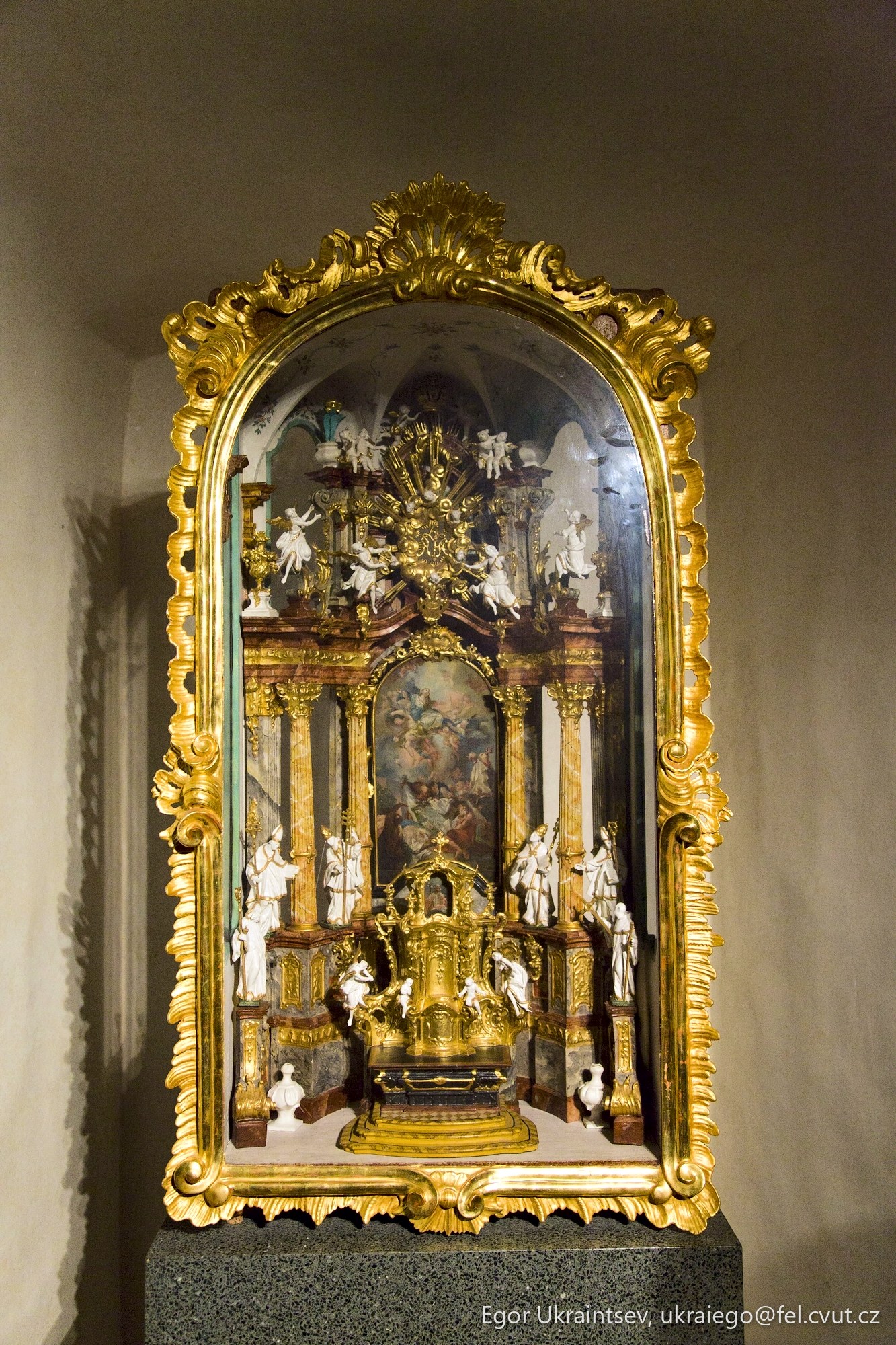 Statue of the virgin mary
