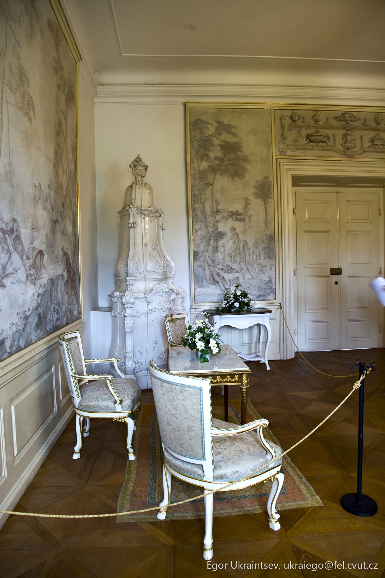 Room with chairs and paintings