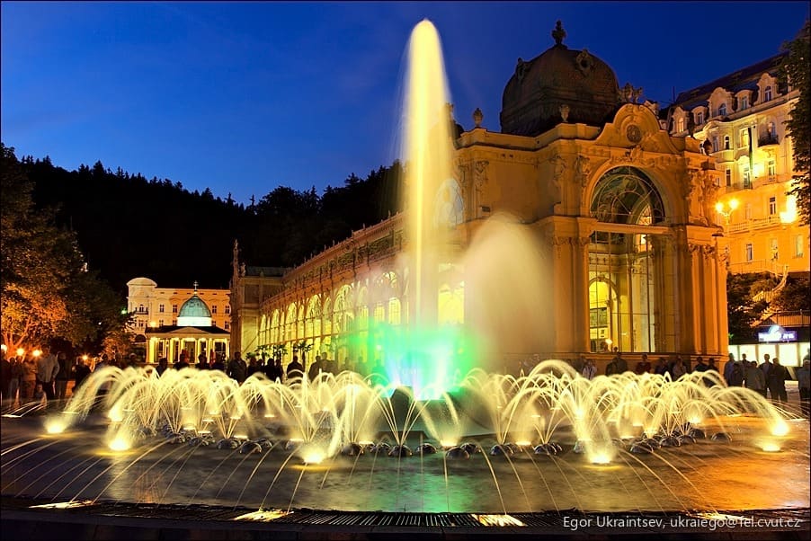 Fountain in front of a building