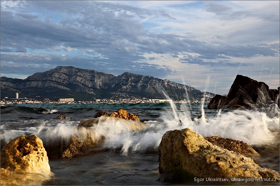 Waves crashing on rocks