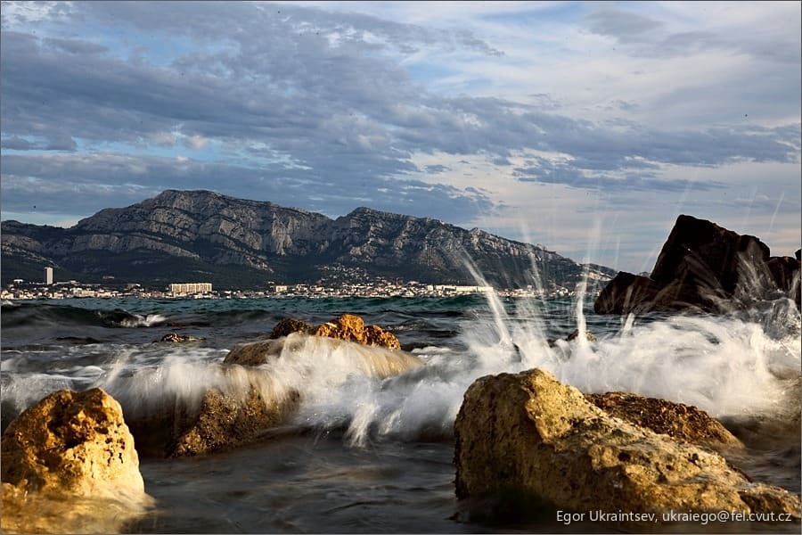 Waves crashing on rocks
