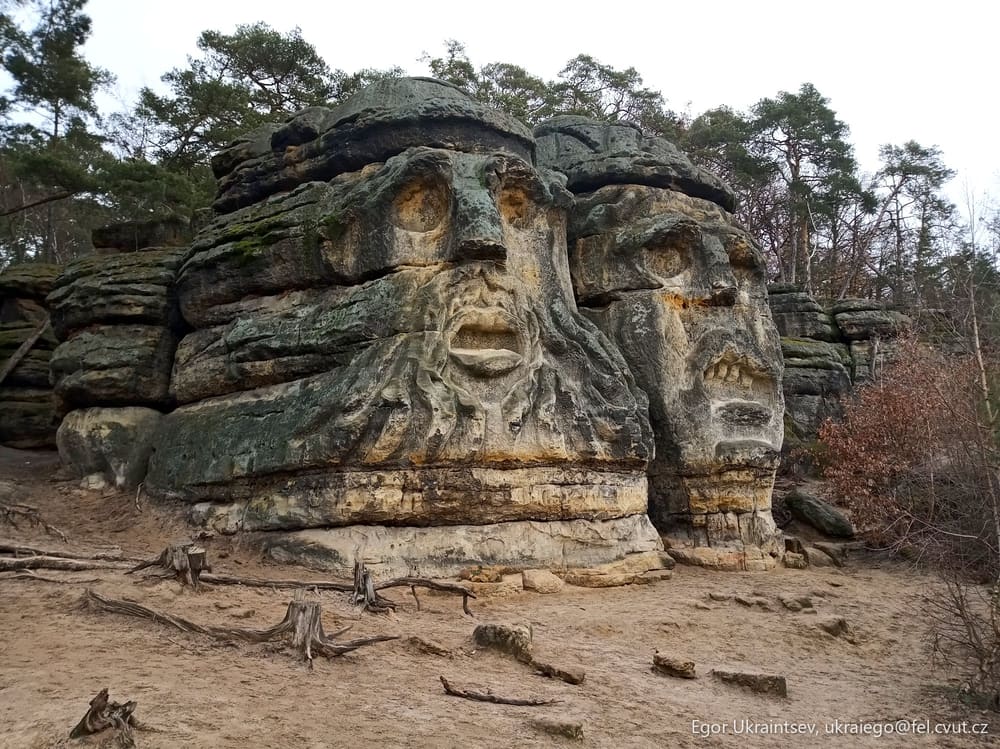 Rock formations on the trail