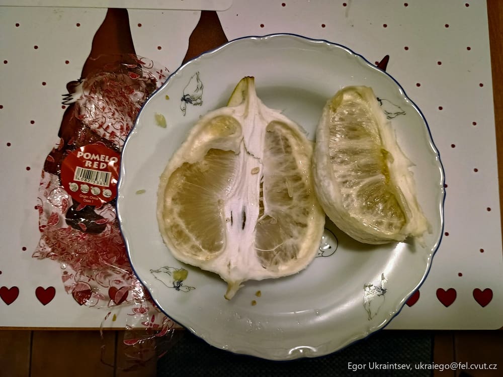 Slices of lemon