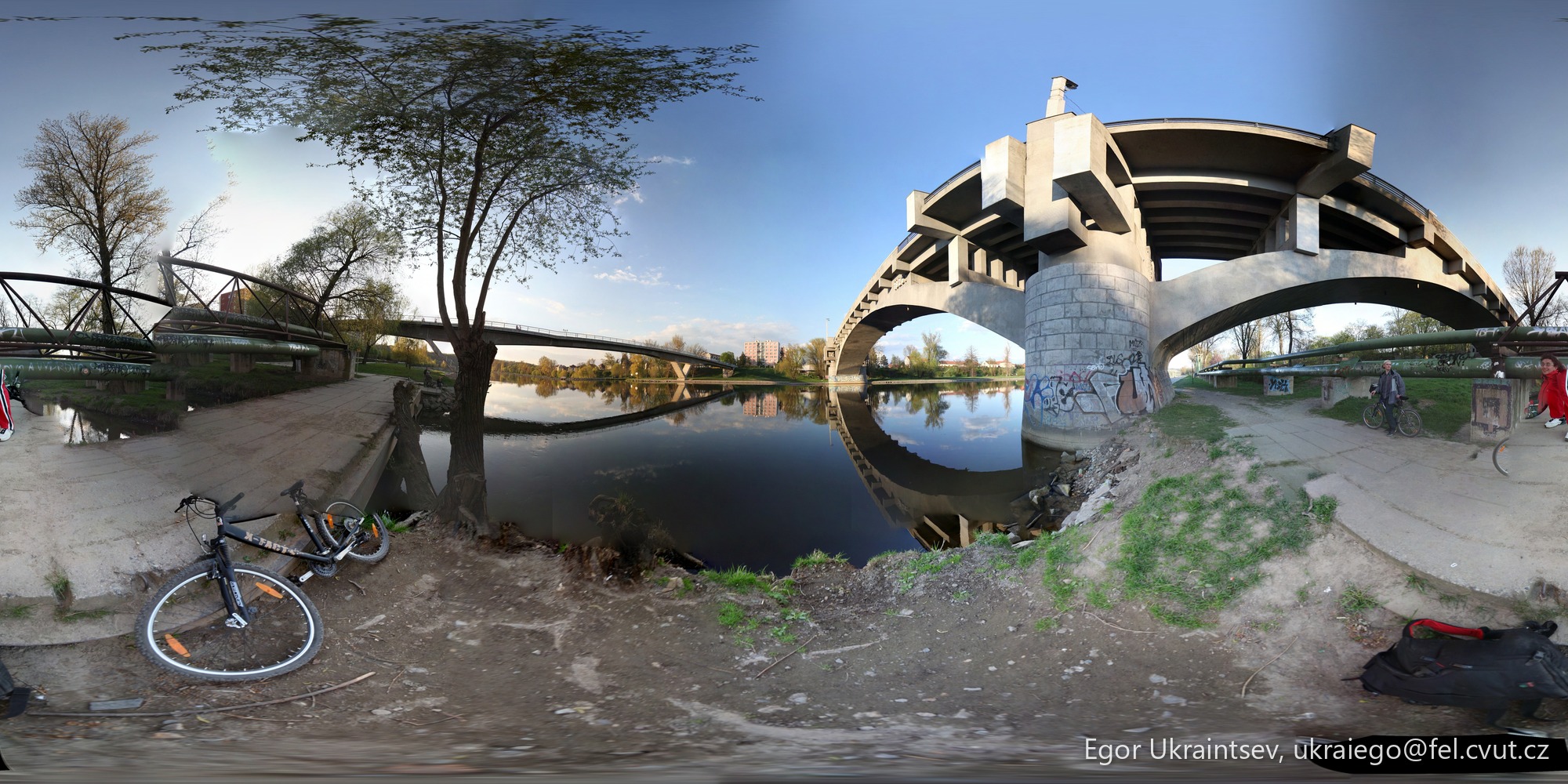 Bridge over a river · Ne