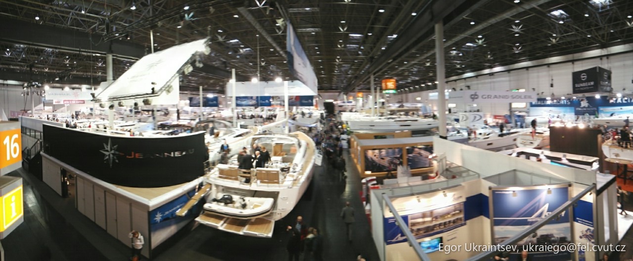 Booth at the international boat · P002 Phone 2016 01